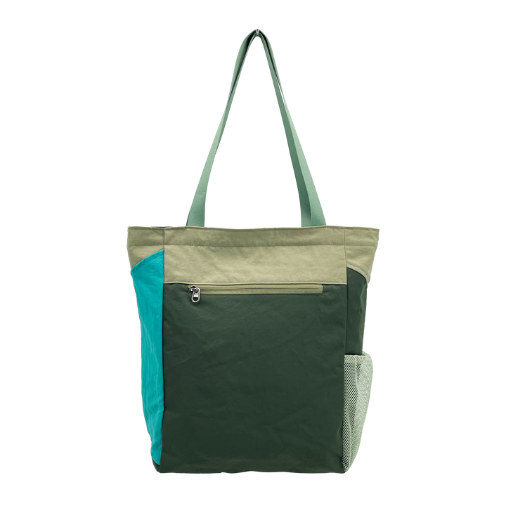 A lightweight tote designed for everyday use, blending outdoor inspiration with clean, modern functionality.