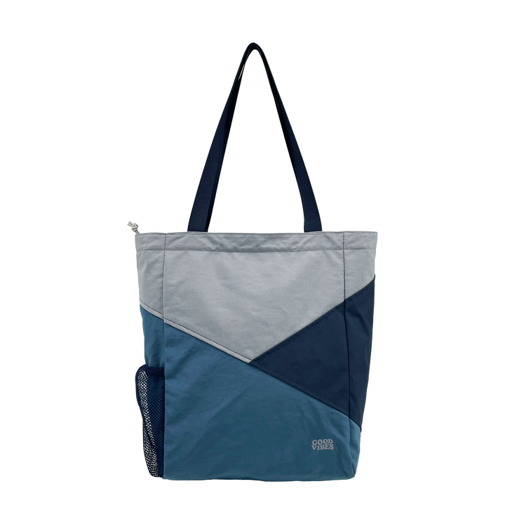 A lightweight tote designed for everyday use, blending outdoor inspiration with clean, modern functionality.